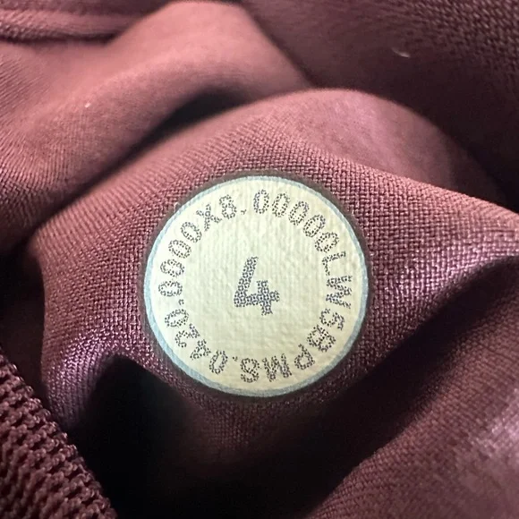 Lululemon On The Fly Pant Woven 27" size 4 maroon - Picture 4 of 6